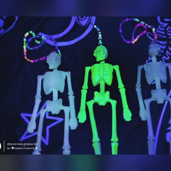3 glow in the dark & blacklight hanging skeletons!!! - Picture 5 of 8